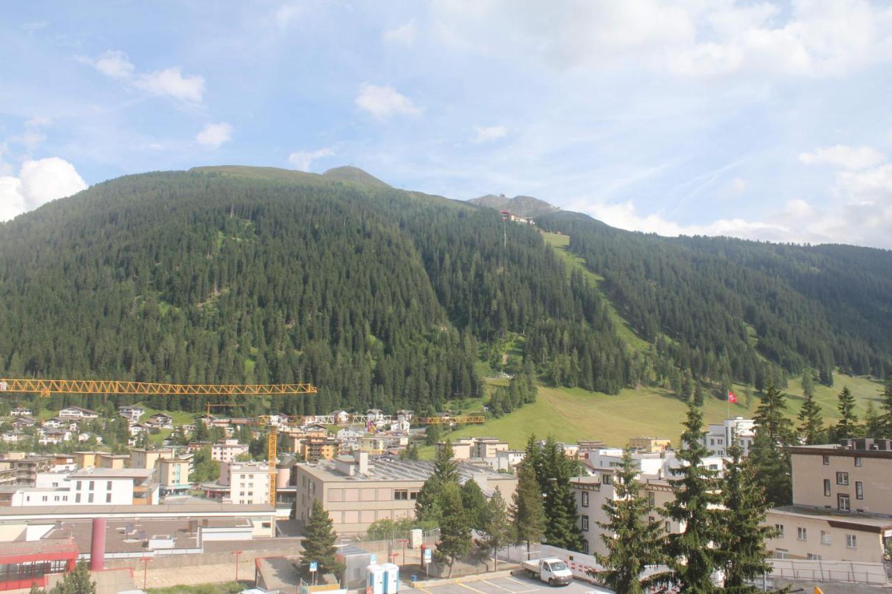דאבוס Ferienwohnung Alpenblick מראה חיצוני תמונה